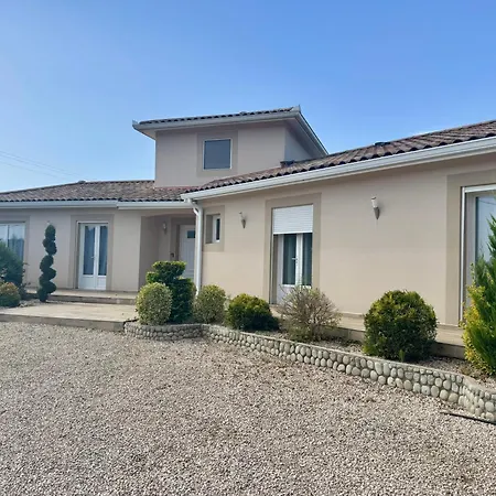 Avec Piscine Вилла