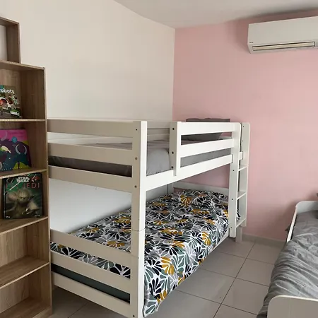 Avec Piscine Вилла