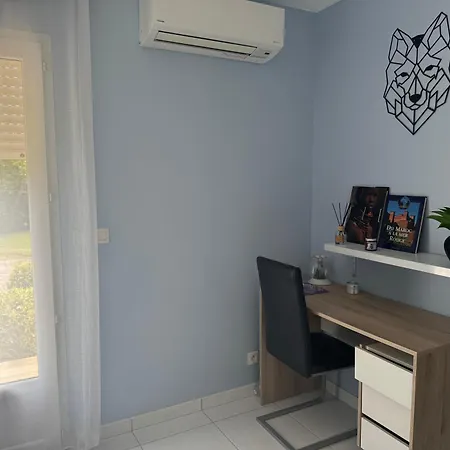 Avec Piscine Вилла