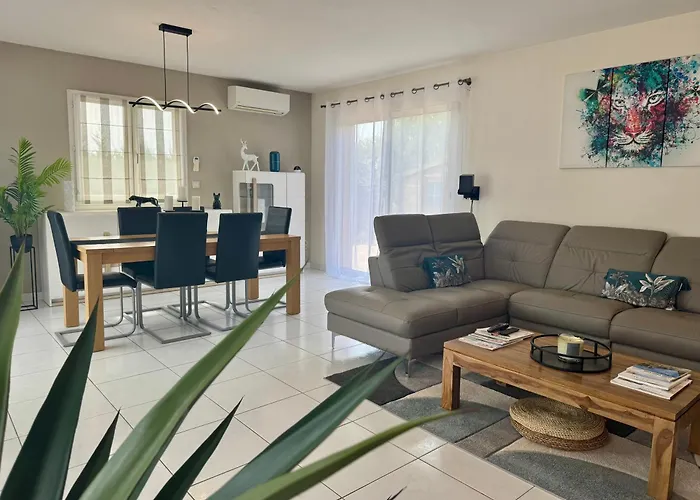 וילה Avec Piscine Landorthe