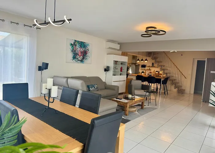 Avec Piscine וילה